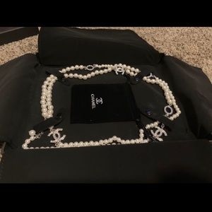 WOMEN’S CHANEL PEARL NECKLACE